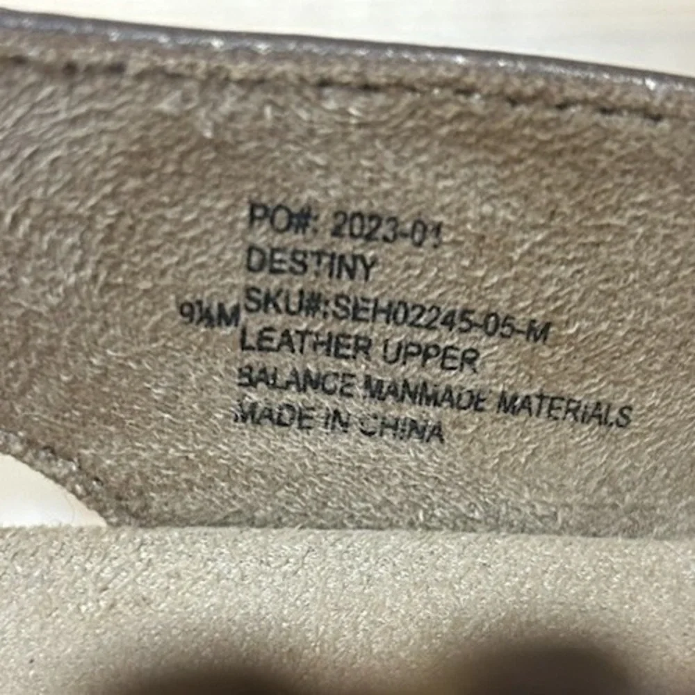 Halsa Sandals Womans‎ Bronze Sz 9.5M Ankle Strap Destiny Shoes Flats EUC